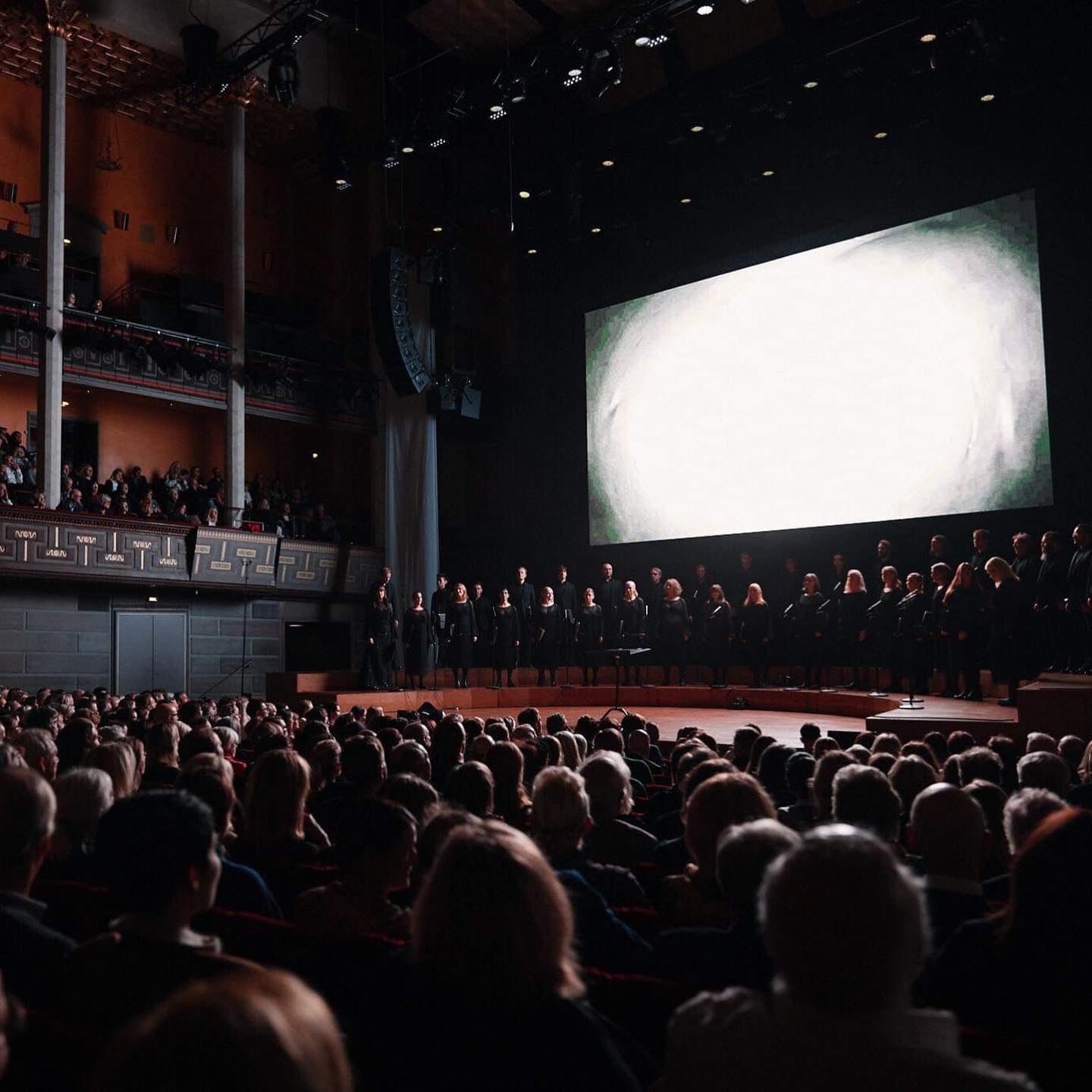 Kören och publiken i Konserthuset Stockholm
